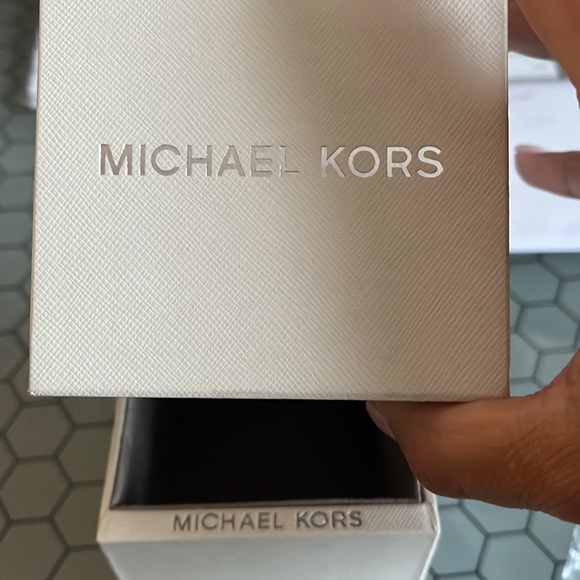 Oversized Silver-Tone Watch with extra links - Picture 3 of 3